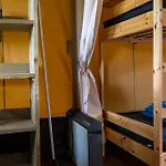Luxury tent Safaritent Bij Speeltuin Voor Gezinnen Op Rustig Park Op De Veluwe Epe