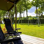 Luxury tent Safaritent Bij Speeltuin Voor Gezinnen Op Rustig Park Op De Veluwe Epe