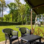 Luxury tent Safaritent Bij Speeltuin Voor Gezinnen Op Rustig Park Op De Veluwe Epe