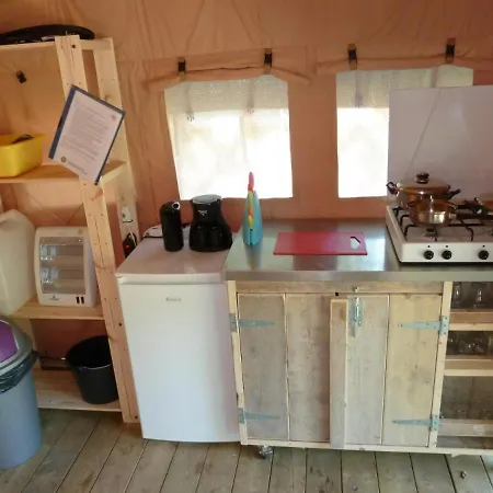 Luksusowy namiot Safaritent Op En Kindvriendelijk Park Op De Veluwe