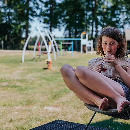 Safaritent Bij Speeltuin Voor Gezinnen Op Rustig Park Op De Veluwe إبّ