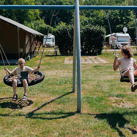 Luxuszelt Safaritent Bij Speeltuin Voor Gezinnen Op Rustig Park Op De Veluwe