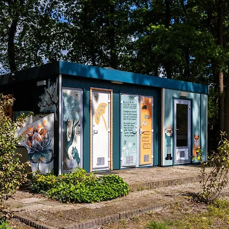 Safaritent Bij Speeltuin Voor Gezinnen Op Rustig Park Op De Veluwe