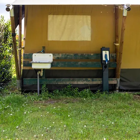Luxuszelt Safaritent Bij Speeltuin Voor Gezinnen Op Rustig Park Op De Veluwe *