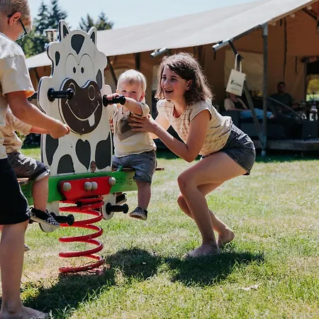 Safaritent Op En Kindvriendelijk Park Op De Veluwe إبّ