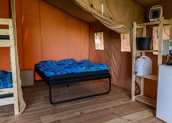 Safaritent Op En Kindvriendelijk Park Op De Veluwe إبّ